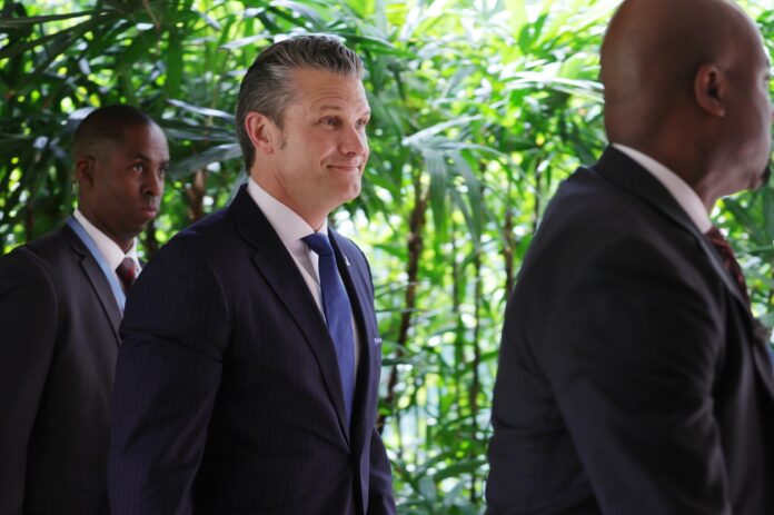 El jefe de Defensa de EE. UU., Pete Hegseth, durante su visita a Singapur para participar en el Diálogo Shangri-La, el foro de seguridad anual más importante de Asia.
EFE/EPA/HOW HWEE YOUNG
