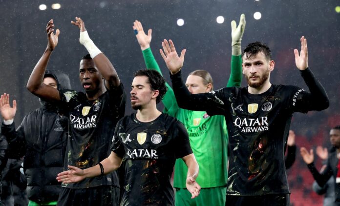 Los jugadores del PSG celebran la victoria en partido de cuartos de final de la Liga de Campeones ante el Liverpool. EFE/EPA/ADAM VAUGHAN
