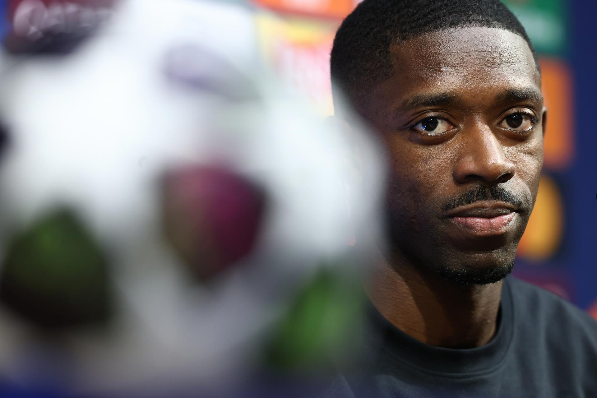 El futbolista del Paris Saint-Germain's Ousmane Dembélé comparece este viernes en la rueda de prensa previa a la disputa de la final de la Liga de Campeones. EFE/FRANCK FIFE / POOL
