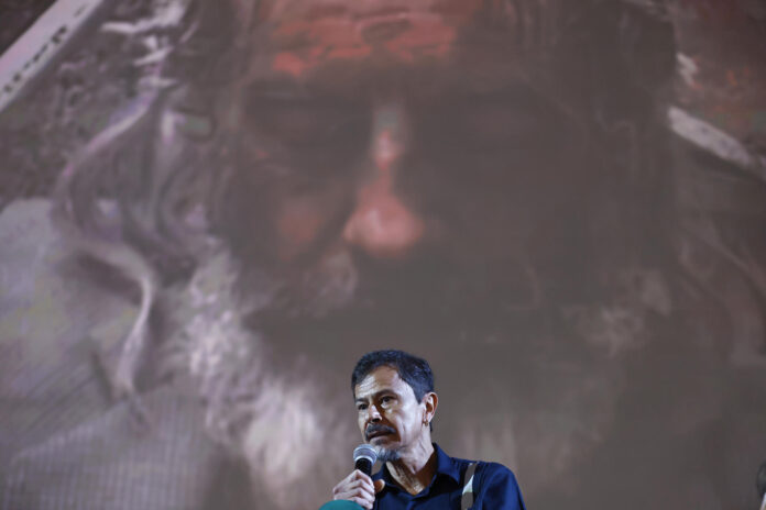 El actor mexicano Gustavo Sánchez Parra habla durante el master class '25 Años de Amores Perros' en la Universidad de Guadalajara, en Puerto Vallarta (México). EFE/ Francisco Guasco
