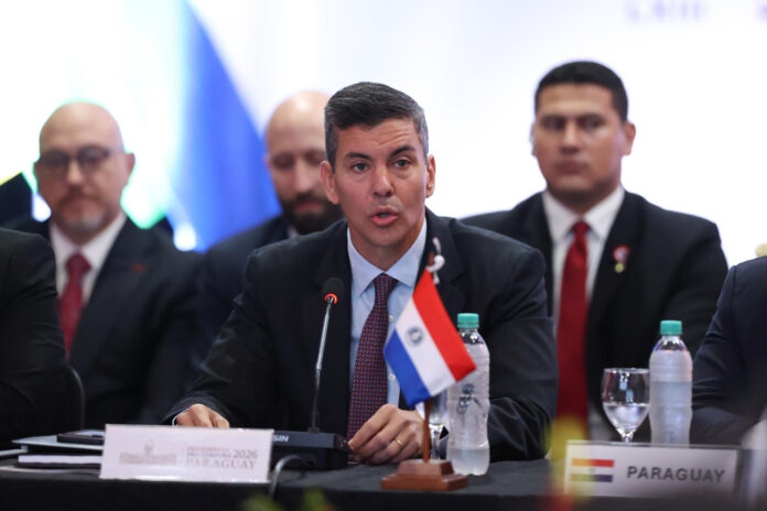 El presidente de Paraguay, Santiago Peña, habla durante el acto de apertura de la LV Reunión de Ministros del Interior y de Seguridad del Mercosur y Estados Asociados, y de la LXIII Reunión de Ministros de Justicia, este viernes en Asunción (Paraguay). EFE/ Juan Pablo Pino
