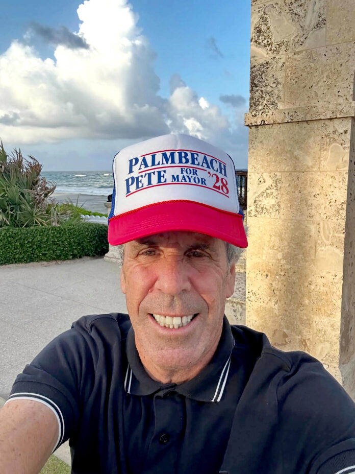 Fotografía tomada de la cuenta en Instagram @real.palmbeach.pete donde aparece Peter Simel, un tenista profesional retirado de 71 años de edad, quien anunció sus intenciones de convertirse en el alcalde de Palm Beach después de ganar visibilidad por su parecido a Jeffrey Epstein. EFE/@real.palmbeach.pete
