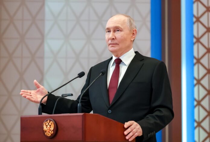 El presidente ruso, Vladimir Putin, en rueda de prensa en la cumbre de la Unión Económica Eurasiática (UEE) en Astana, Kazajistán, 29 May 2026.EFE/EPA/ALEXANDER KAZAKOV/SPUTNIK / KREMLIN POOL MANDATORY CREDIT
