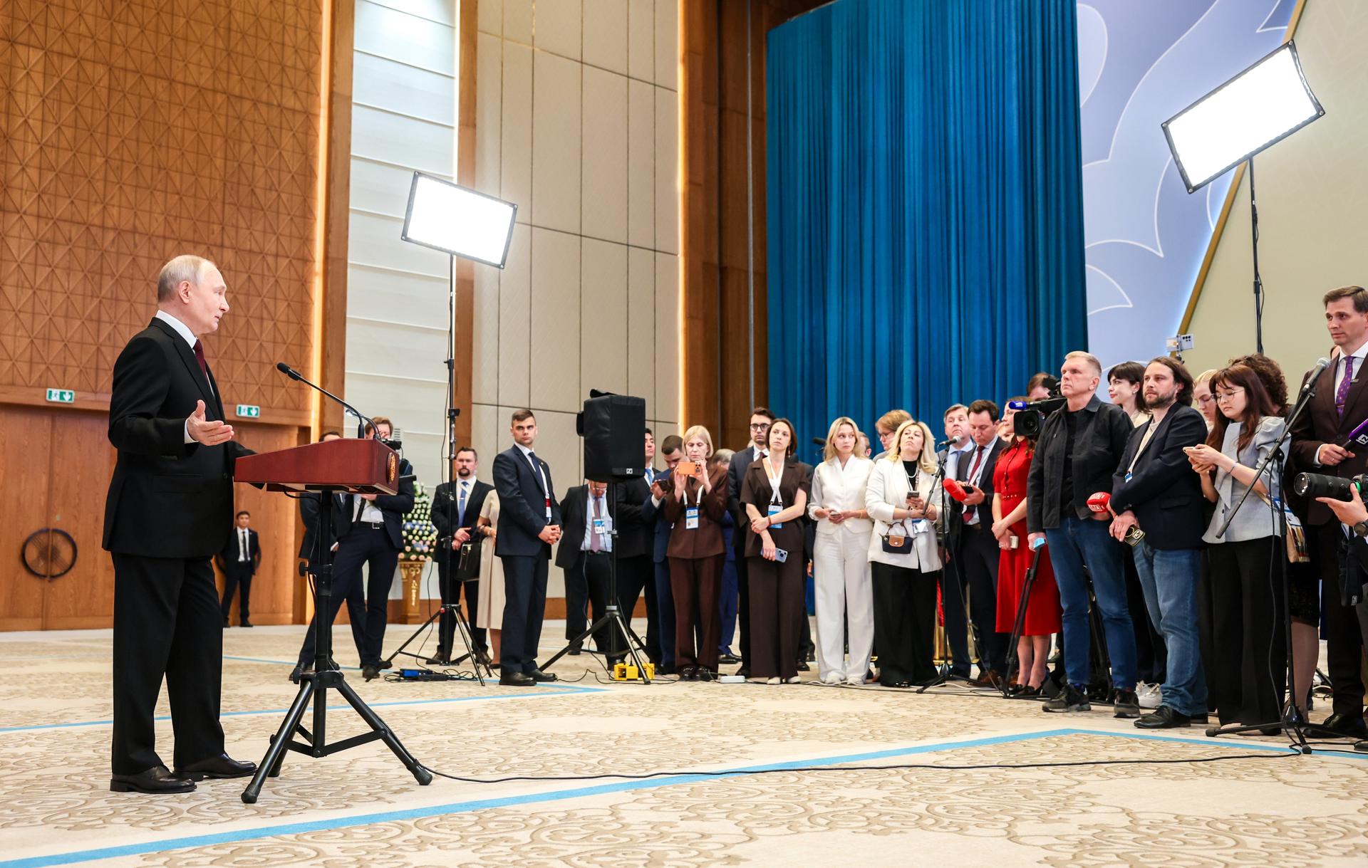 El presidente ruso, Vladimir Putin, en rueda de prensa en la cumbre de la Unión Económica Eurasiática (UEE) en Astana, Kazajistán, 29 May 2026. EFE/EPA/ALEXANDER KAZAKOV/SPUTNIK / KREMLIN POOL MANDATORY CREDIT