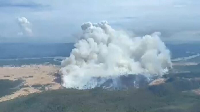 Captura de un video difundido por el Ministerio de Ambiente y Energía (MINAE) de un incendio forestal en el Parque Nacional Palo Verde este viernes, en el noroeste de Costa Rica. EFE/ MINAE
