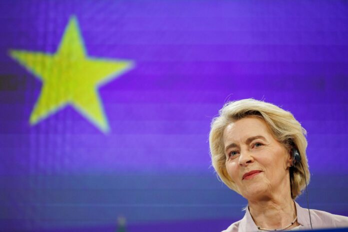 Foto de archivo de la presidneta de la Comisión Europea Ursula von der Leyen. EFE/EPA/OLIVIER MATTHYS
