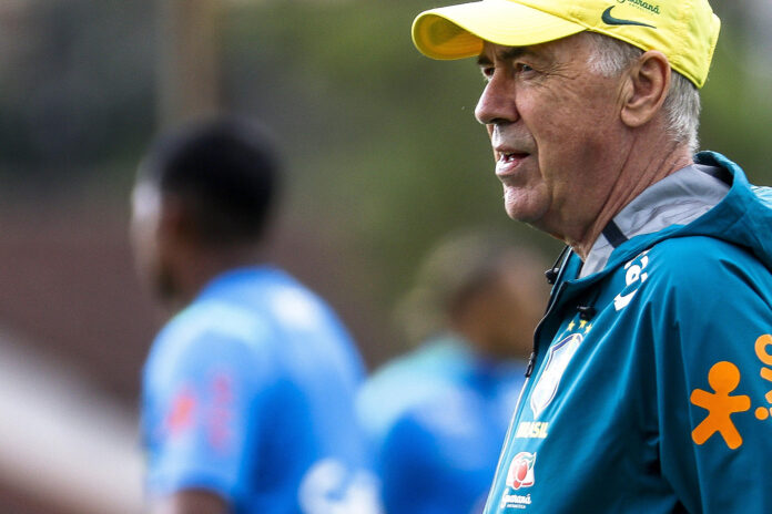El entrenador de Brasil, el italiano Carlo Ancelotti, durante un entrenamiento en la Granja Comary el viernes, en Teresópolis (Brasil). EFE/ Antonio Lacerda

