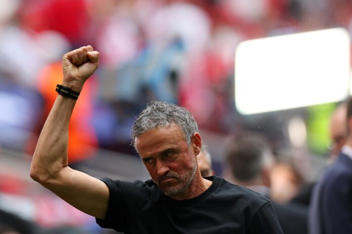 El entrenador del PSG Luis Enrique antes de la final de la Liga de Campeones en Budapest, Hungría. EFE/EPA/ANNA SZILAGYI

