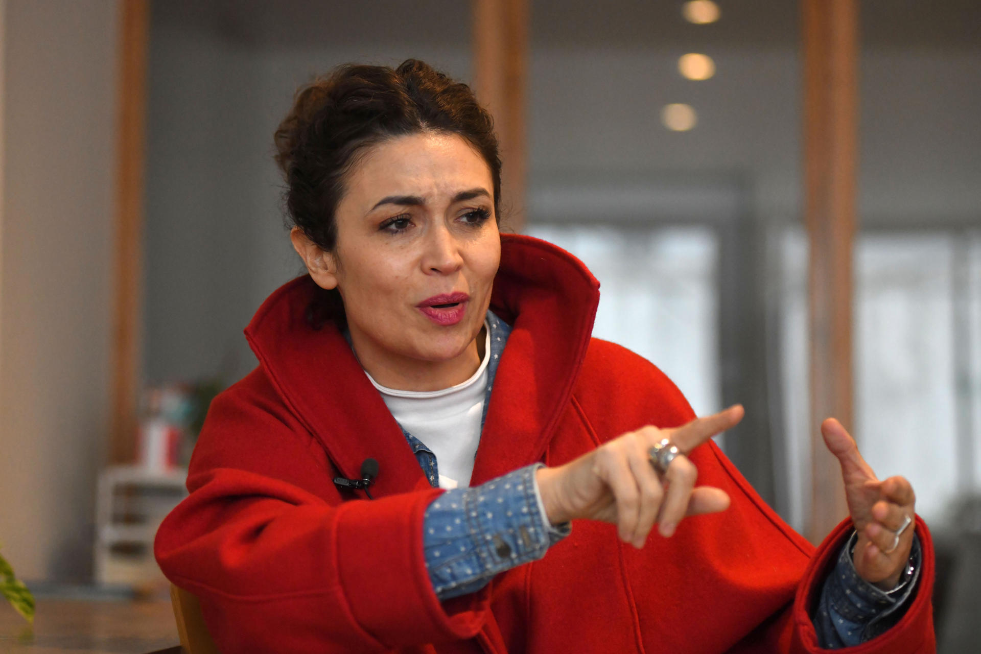 La directora del medio Futurock, Julia Mengolini, habla durante una entrevista con EFE este jueves, en Buenos Aires (Argentina). EFE/ Enrique García Medina
