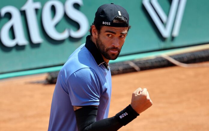El tenista italiano Matteo Berrettini durante su partido de diecisieisavos de Rñand Garros, PArís, Francia. , EFE/EPA/CHRISTOPHE PETIT TESSON
