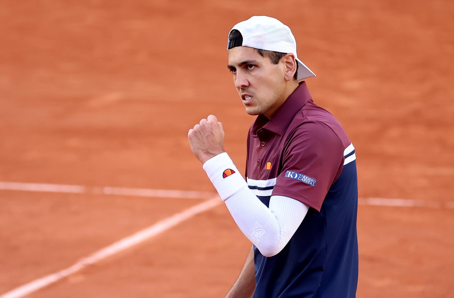 El chileno Alejandro Tabilo se sumó al club de los octavos de final de Roland GarrosEFE/EPA/CHRISTOPHE PETIT TESSON
