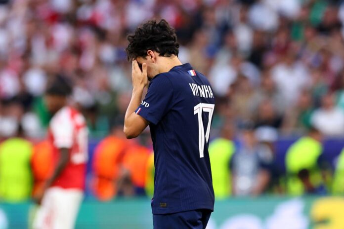 Vitinha durante el partido Final de la Liga de Campeones UEFA entre Paris Saint-Germain y Arsenal en el estadio Puskas Arena en Budapest, Hungría. EFE/EPA/ANNA SZILAGYI
