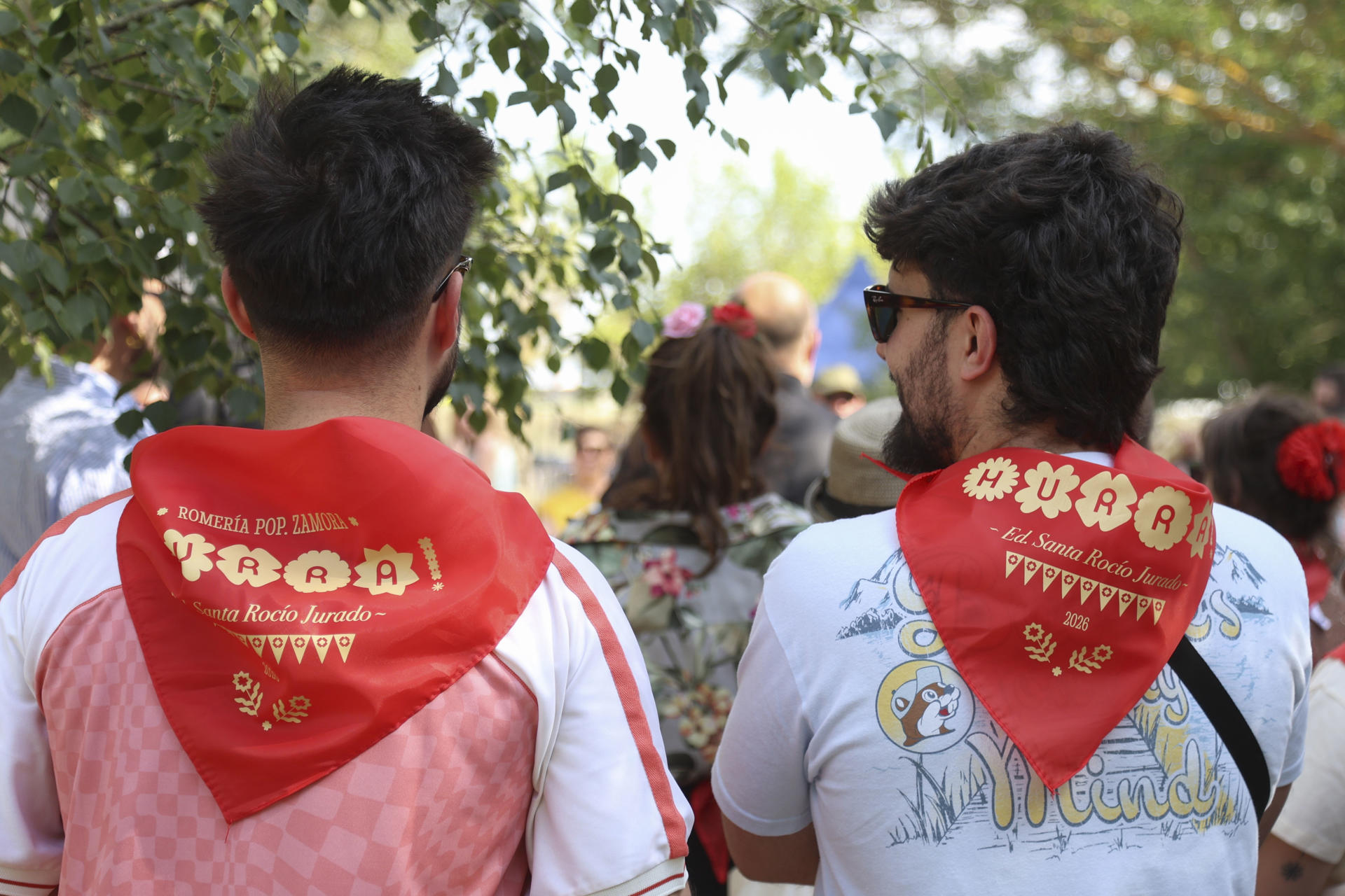 Un momento de la 'romería pop' que recorre este sábado las calles de la ciudad española de Zamora y que este año rinde homenaje a 'Santa Rocío Jurado'. EFE/Mariam A. Montesinos.
