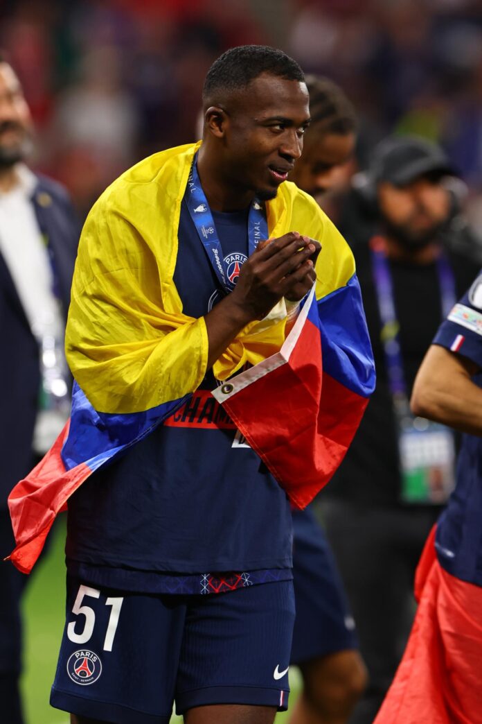 El defensa ecuatoriano Willian Pachotra sla final han jugado Paris Saint-Germain y Arsenal en el estadio Puskas Arena en Budapest, Hungría) EFE/EPA/ANNA SZILAGYI
