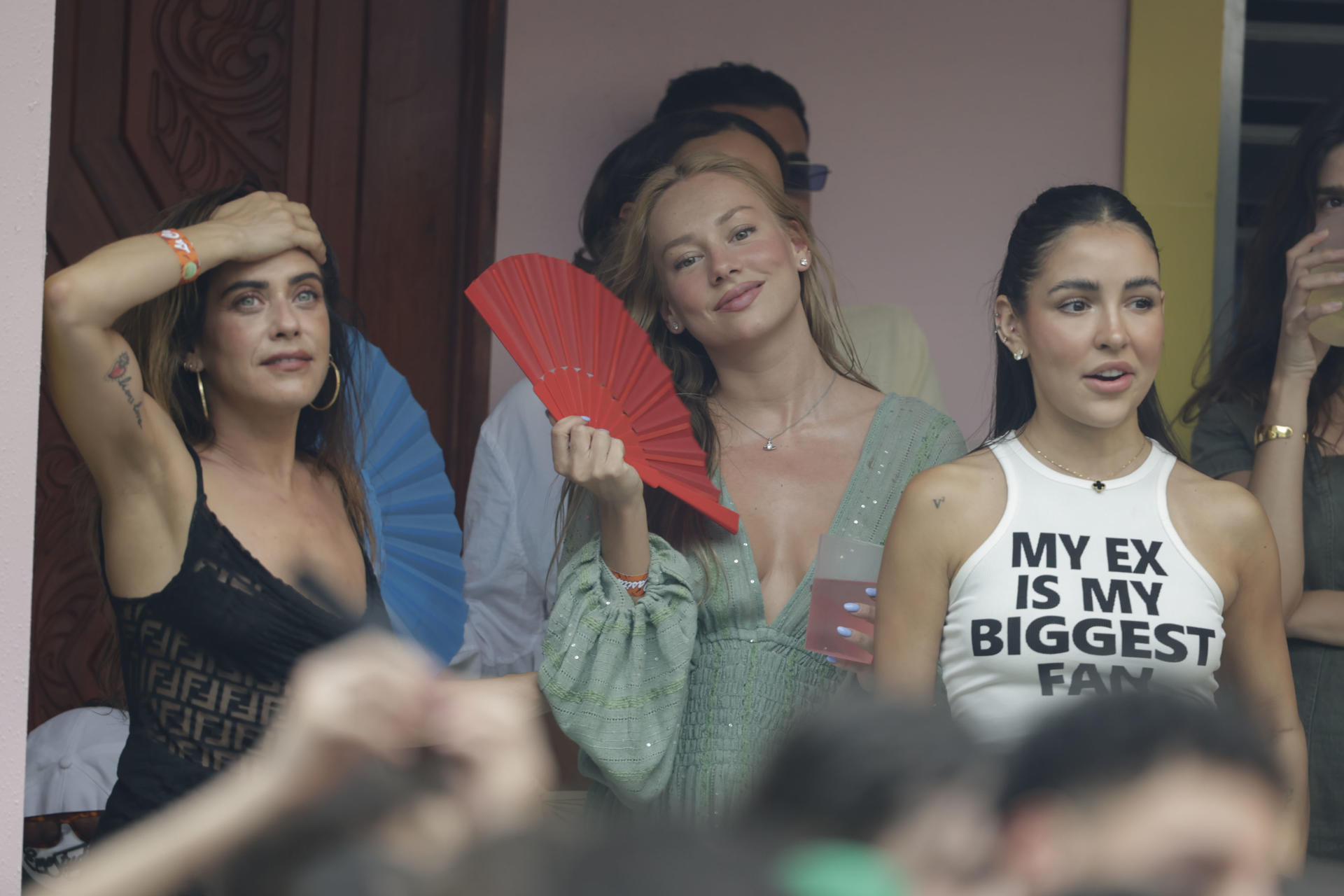 La actriz Esther Expósito (c) asiste al concierto del cantante y compositor puertorriqueño Bad Bunny este sábado en el estadio Metropolitano, en Madrid. EFE/Juanjo Martín
