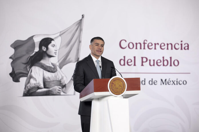 El secretario de Seguridad y Protección Ciudadana (SSPC) de México, Omar García Harfuch, habla durante una rueda de prensa en el Palacio Nacional de la Ciudad de México (México). EFE/José Méndez
