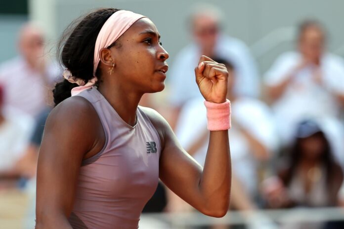 La estadounidense Coco Gauff durante su partido de tercera ronda femenina contra la austriaca Anastasia Potapova en el torneo de tenis Grand Slam Abierto de Francia en Roland Garros en París (Francia). EFE/CHRISTOPHE PETIT TESSON
