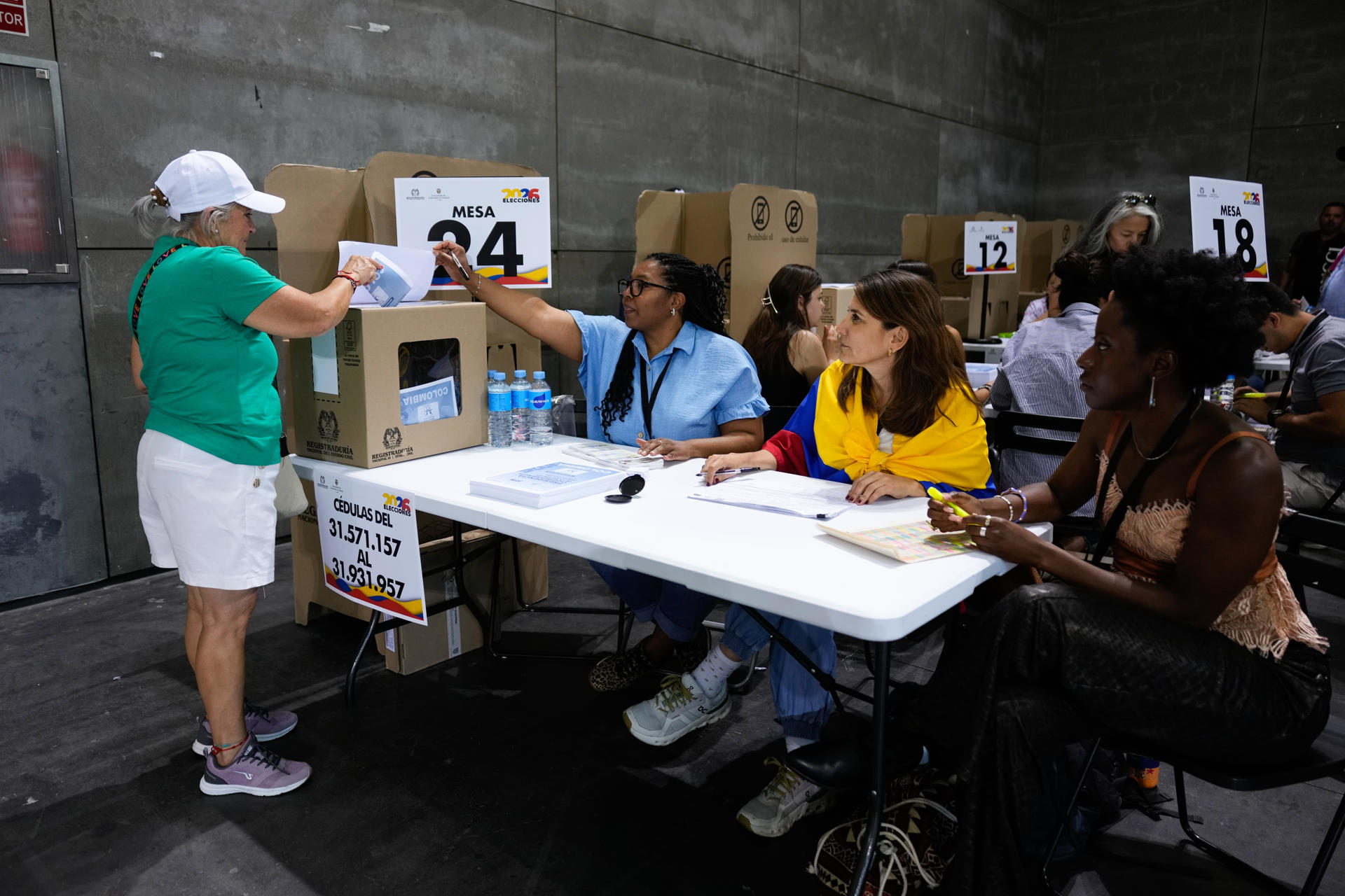 Casi 308.000 colombianos están inscritos para votar hasta este domingo en más de una veintena de puestos de votación en España en la primera vuelta presidencial de Colombia. En la imagen, el Pabellón satélite de la Casa de Campo en Madrid. EFE/Borja Sánchez Trillo
