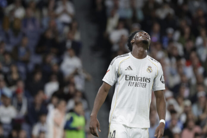 El defensa francés del Real Madrid Aurelien Tchouameni en el estadio Santiago Bernabéu en foto de archivo de Juanjo Martín. EFE
