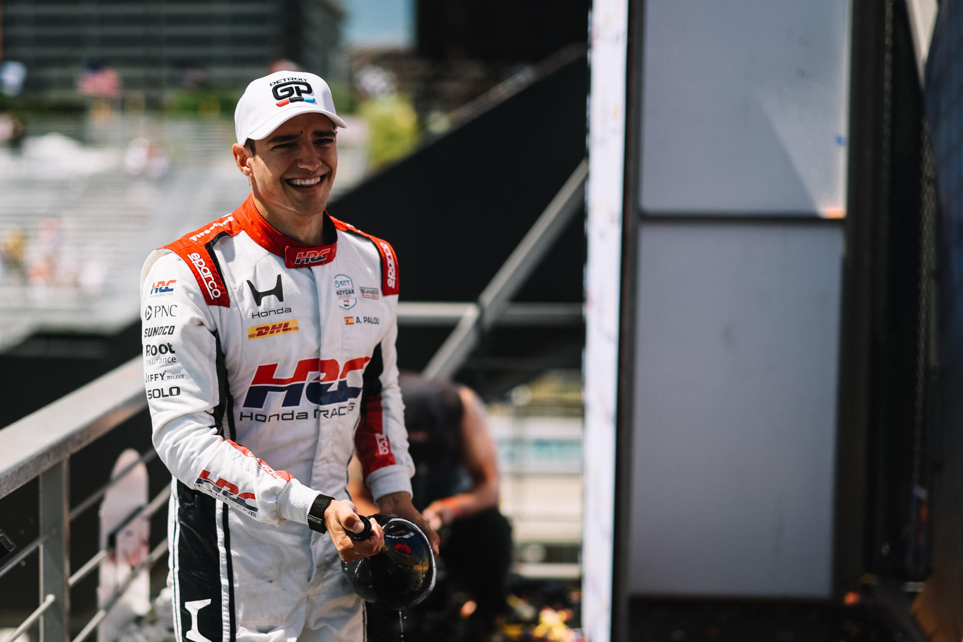 Fotografía cedida por IndyCar donde aparece el piloto español Álex Palou, de la escuadra Chip Ganassi Racing, celebrando su victoria en el Chevrolet Detroit Grand Prix en Detroit, Michigan (Estados Unidos). EFE/ Chris Owens/ IndyCar /SOLO USO EDITORIAL/
