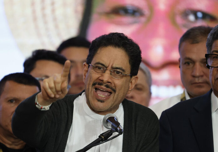 El candidato colombiano Iván Cepeda, del partido izquierdista Pacto Histórico, acusó al mandatario ecuatoriano, Daniel Noboa, de haber metido mano en las elecciones presidenciales al estar 