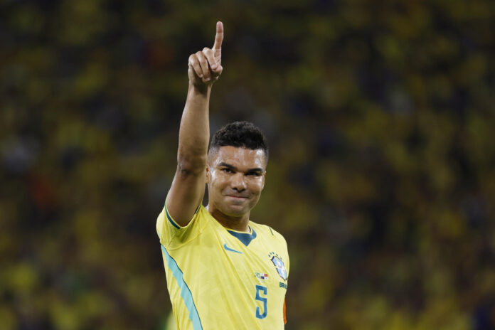 El mediocentro brasileño Casemiro admitió este domingo que la selección de su país pasó algunas dificultades en el partido amistoso contra la de Panamá, a pesar de la goleada por 6-2 obtenida en el estadio Maracaná de Río de Janeiro. EFE/ Antonio Lacerda
