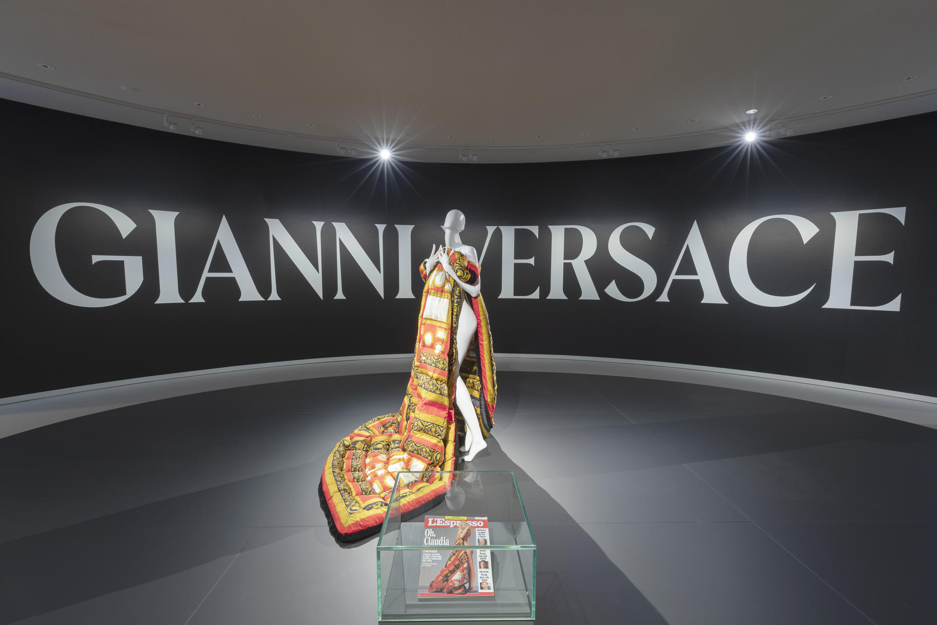 Imagen de la exposición que el Museo Maillol de París dedica al diseñador Gianni Versace. EFE/SOLO USO EDITORIAL/CEDIDA POR EL MUSEO MAILLOL
