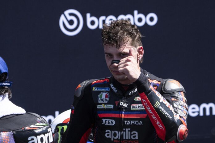 El piloto italiano Marco Bezzecchi, tras ganar el Gran Premio de Italia en Mugello. EFE/EPA/CLAUDIO GIOVANNINI
