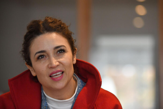 La directora del medio Futurock, Julia Mengolini, reacciona durante una entrevista con EFE este jueves, en Buenos Aires (Argentina). EFE/ Enrique García Medina
