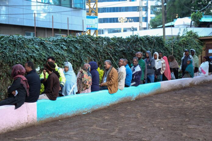 Adís Abeba, 1 jun (EFE).- Las séptimas elecciones generales de Etiopía se celebraron este lunes marcadas por problemas de seguridad que impidieron en varias circunscripciones una votación en la que el partido del primer ministro, Abiy Ahmed, partía como favorito indiscutible. EFE/EPA/STRINGER
