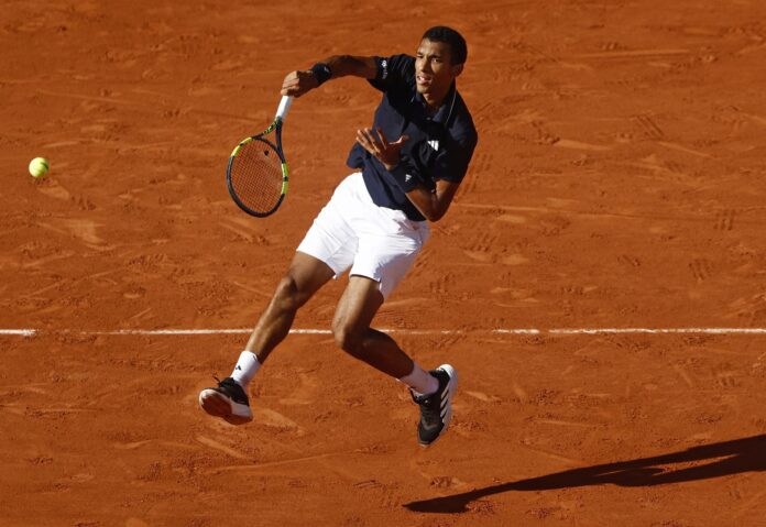 El canadiense Felix Auger-Aliassime, cuarto cabeza de serie, en los octavos de final de Roland GarrosEFE/EPA/YOAN VALAT
