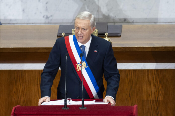 El presidente de Chile, José Antonio Kast, fue captado este 1 de junio, durante su primer discurso sobre el estado del país, ante el Parlamento, en Valparaíso (Chile). EFE/Adriana Thomasa
