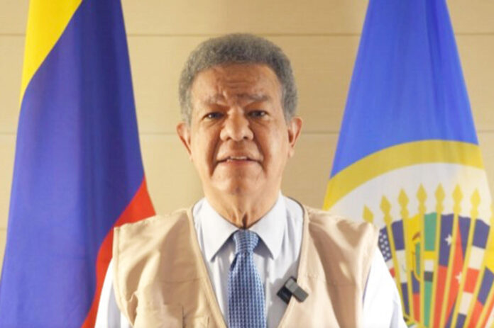 Captura de video tomada de la cuenta oficial en X de la Organización de los Estados Americanos (OEA), @OEA_oficial, que muestra al jefe de la Misión Electoral de la OEA, Leonel Fernández, durante declaraciones este lunes, en Bogotá (Colombia). EFE/ @OEA_oficial
