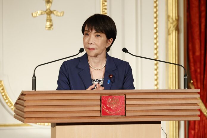Imagen de archivo que muestra a la primera ministra de Japón, Sanae Takaichi, en una rueda de prensa en Tokio el 28 de mayo de 2026. EFE/EPA/Rodrigo Reyes Marin / POOL
