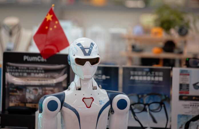 Imagen de archivo de un robot en exhibición en el Mercado Mayorista Digital de sexta generación de Yiwu, durante una visita guiada organizada por el gobierno en Yiwu, provincia de Zhejiang, China, el 26 de mayo de 2026.
EFE/EPA/ALEX PLAVEVSKI

