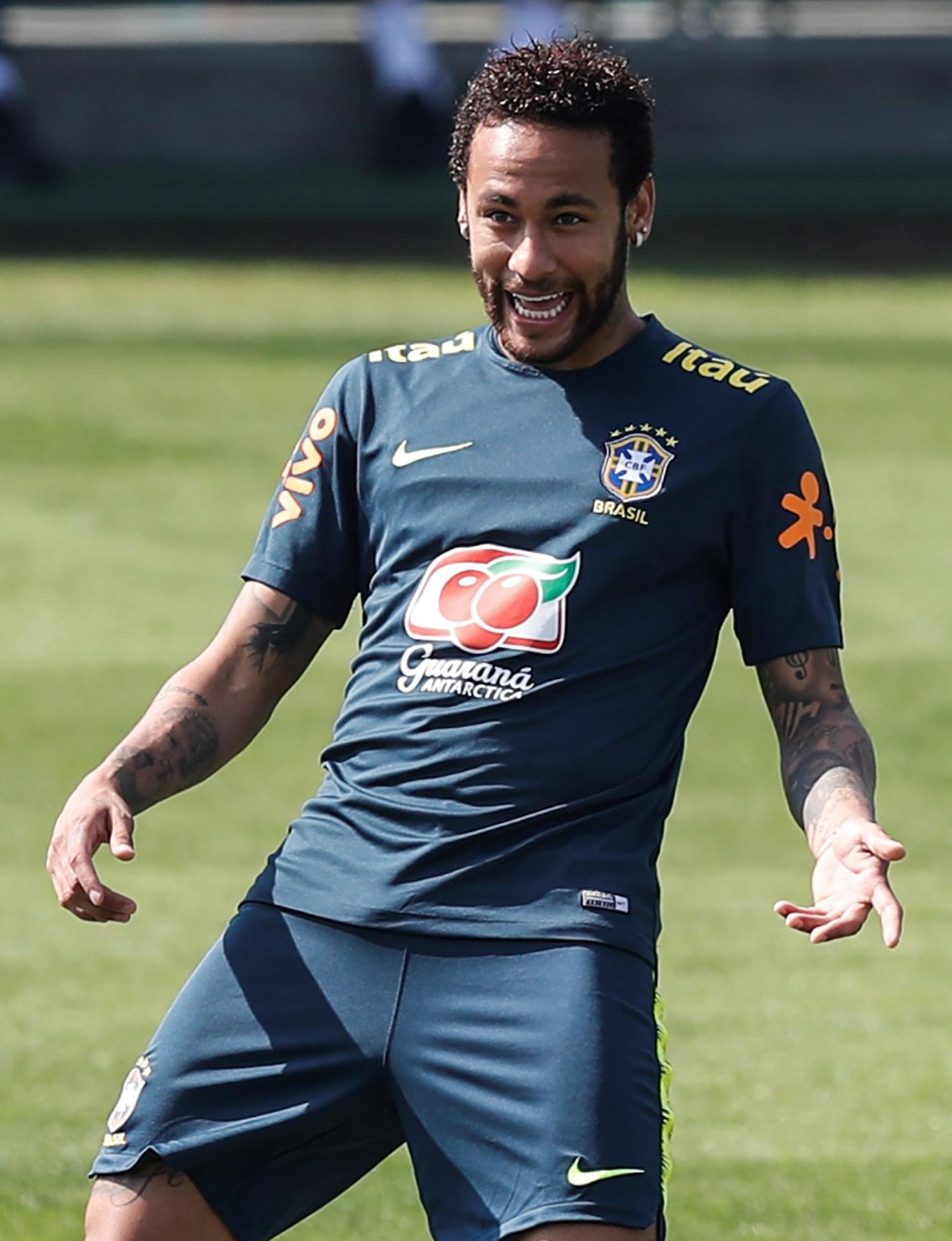 Fotografía de Antonio Lacerda, en la que puede verse en una imagen de archivo del 1 de junio de 2019 al delantero de la selección brasileña de fútbol Neymar, durante un entrenamiento. EFE
