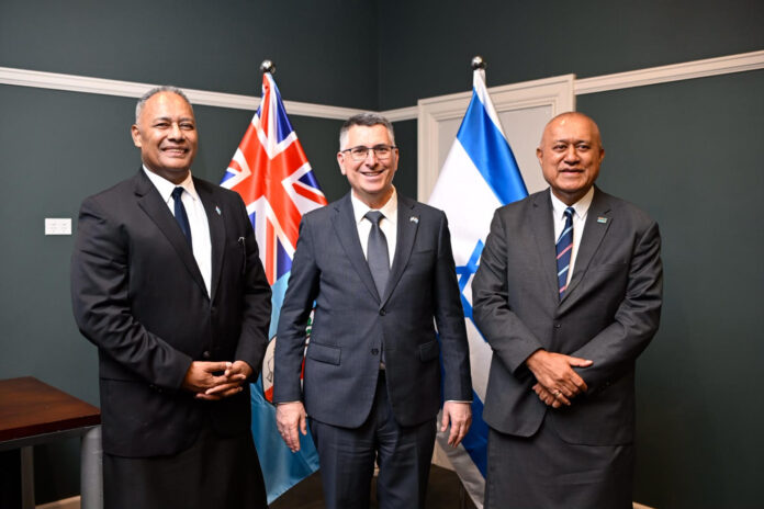 GRAF8889. SÍDNEY (AUSTRALIA), 02/06/2026.-El ministro de Exteriores de Israel, Gideon Saar, inauguró este martes la nueva embajada israelí en Fiyi, en un movimiento con el que el Gobierno de Benjamín Netanyahu busca reforzar su presencia diplomática en el Pacífico y estrechar la cooperación con los pequeños Estados insulares de la región.EFE/ Ministerio de Exteriores de Israel***SOLO USO EDITORIAL/SOLO DISPONIBLE PARA ILUSTRAR LA NOTICIA QUE ACOMPAÑA (CRÉDITO OBLIGATORIO)***
