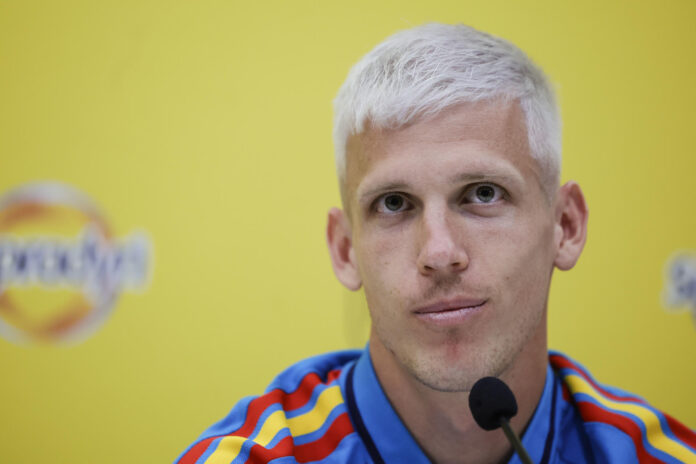 El delantero de la selección española Dani Olmo durante un acto con patrocinadores celebrado este martes en la Ciudad del Fútbol de Las Rozas, donde el combinado español permanece concentrado de cara a su participación en el Mundial 2026 de Estados Unidos, México y Canadá. EFE/Zipi Aragón
