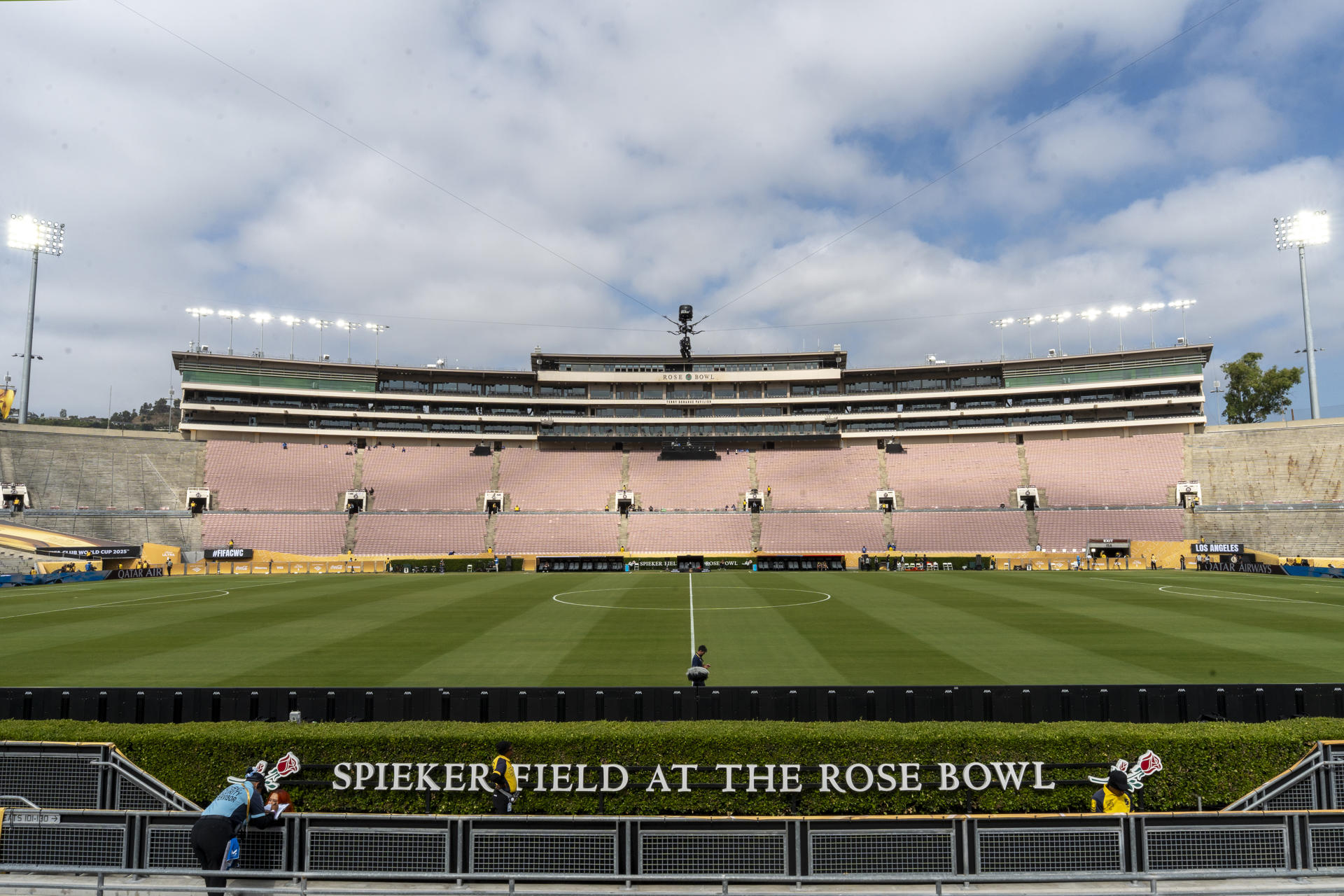 Fotografía de archivo del campo de fútbol del estadio Rose Bowl en Los Ángeles (EE.UU.). EFE/ Angel Colmenares
