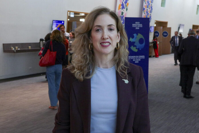 Laura Fernández Delgado, primera ministra de Costa Rica, en la sede en París de la Organización para la Cooperación y el Desarrollo Económico (OCDE), con motivo de su participación en el 18 Foro Económico Internacional sobre América Latina y el Caribe, este martes en Paris.-EFE/ Edgar Sapiña Manchado
