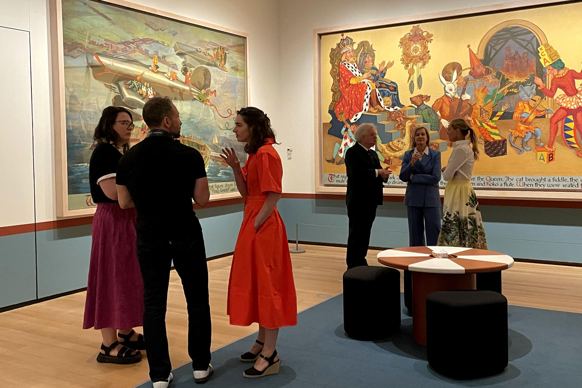Personas asisten a la exposición 'Another Wonderland' (Otro País de las Maravillas) del artista Abram Champanier este martes, en el Museo de la Ciudad de Nueva York (Estados Unidos). EFE/ Alicia Sánchez
