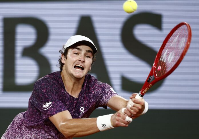 El checo Jakub Mensik disputará a sus 20 años en Roland Garros su primera semifinal de un Grand Slam EFE/EPA/YOAN VALAT
