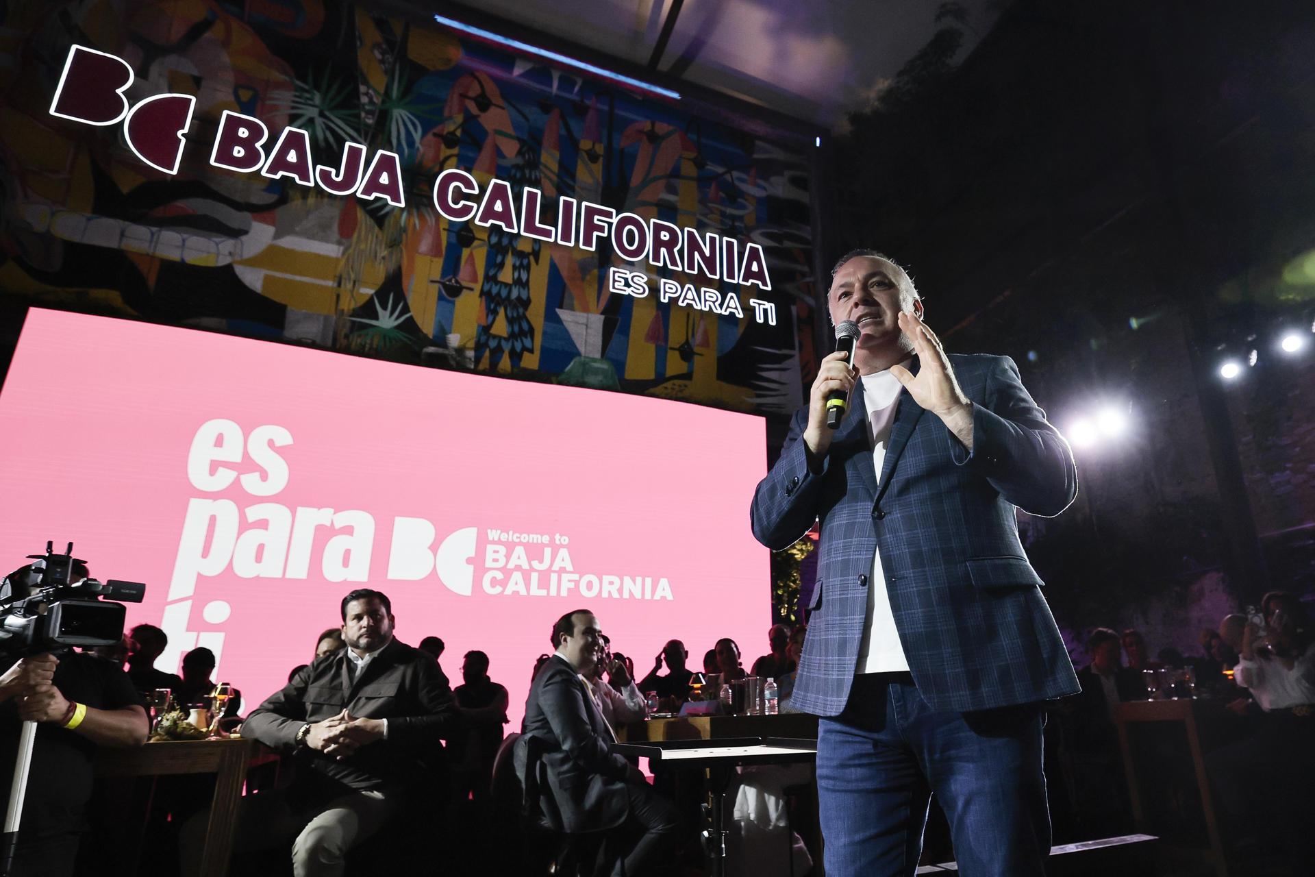 El secretario de Turismo de Baja California, Miguel Ángel Badiola, habla durante la presentación de la campaña "Baja California es para ti" en Ciudad de México (México). EFE/ José Méndez

