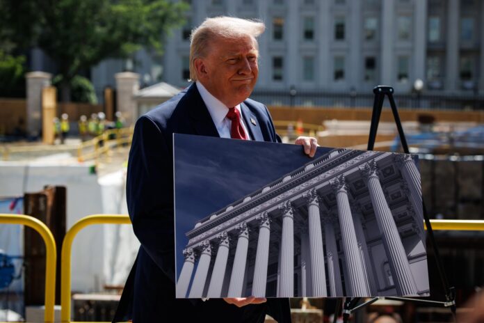 Fotografía de archivo del presidente de EE.UU., Donald Trump. EFE/EPA/SAMUEL CORUM / POOL

