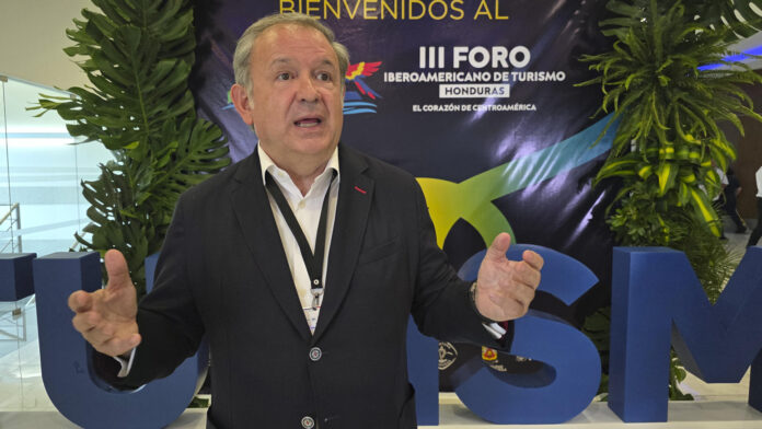 El secretario permanente del Consejo de Empresarios Iberoamericanos (CEIB) y director de Relaciones con Iberoamérica del Confederación Española de Organizaciones Empresariales (CEOE), Narciso Casado, habla durante una entrevista con EFE este martes, en San Pedro Sula (Honduras). EFE/ Germán Reyes

