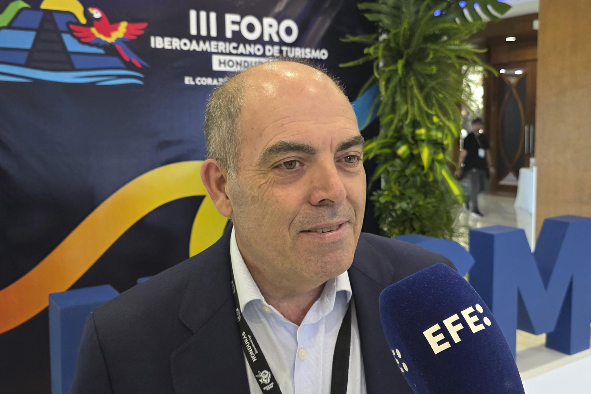 El vicepresidente de la Confederación Española de Organizaciones Empresariales (CEOE), Lorenzo Amor, habla durante una entrevista con EFE este martes, en San Pedro Sula (Honduras). EFE/ Germán Reyes

