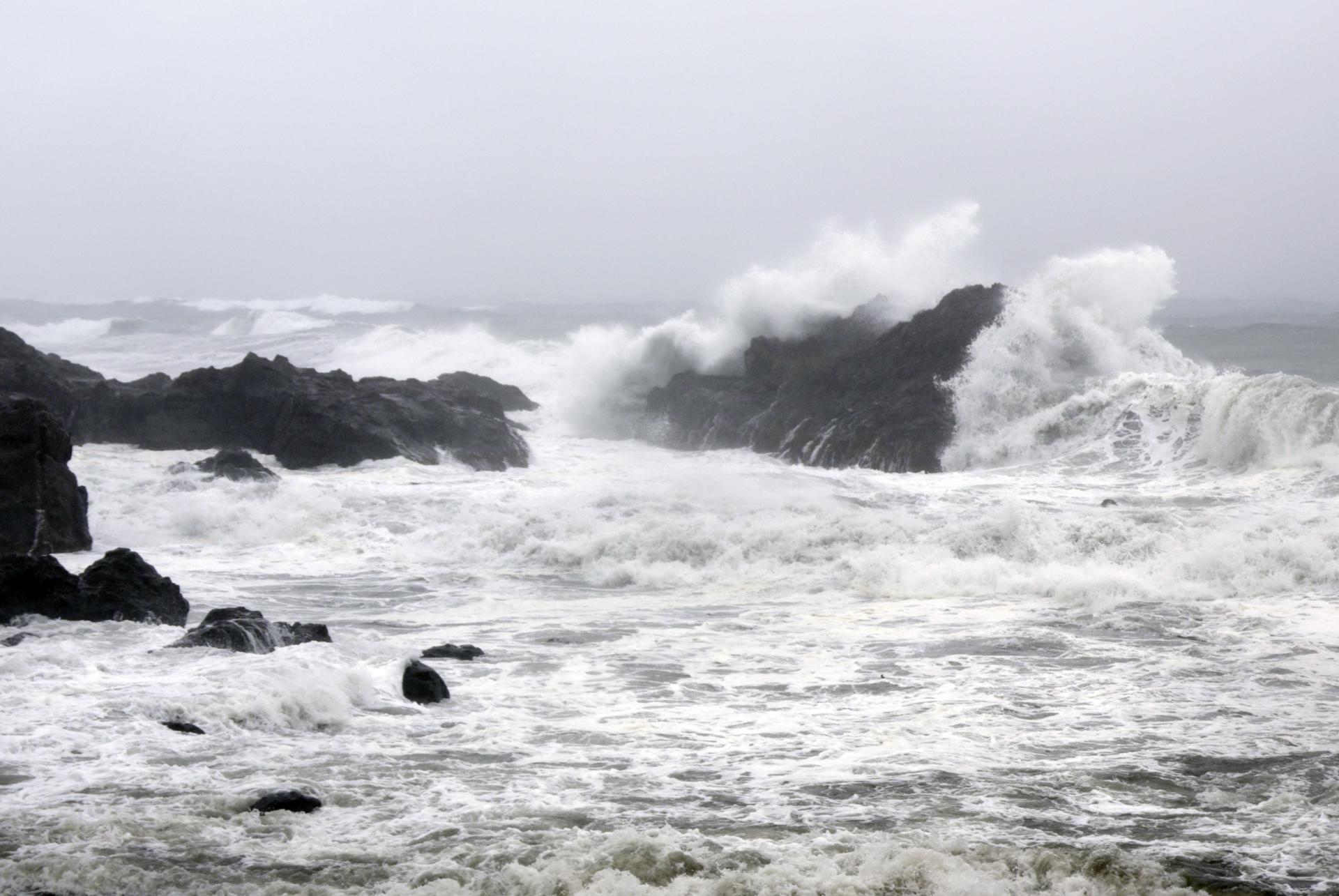 Efectos en la costa de Japón provocados por la tormenta tropical severa Jangmi.
EFE/EPA/FRANCK ROBICHON
