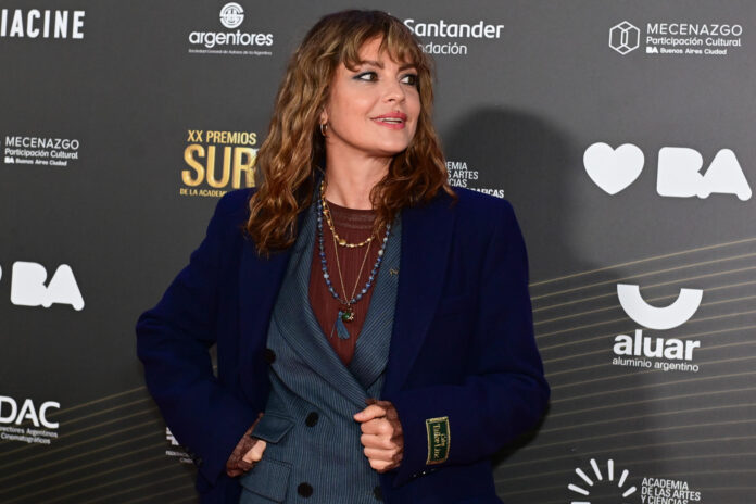 La actriz Dolores Fonzi posa en la alfombra roja de los Premios Sur de la Academia de las Artes y Ciencias Cinematográficas de la Argentina, este martes en el Teatro Alvear en Buenos Aires (Argentina). EFE/ Matias Martin Campaya
