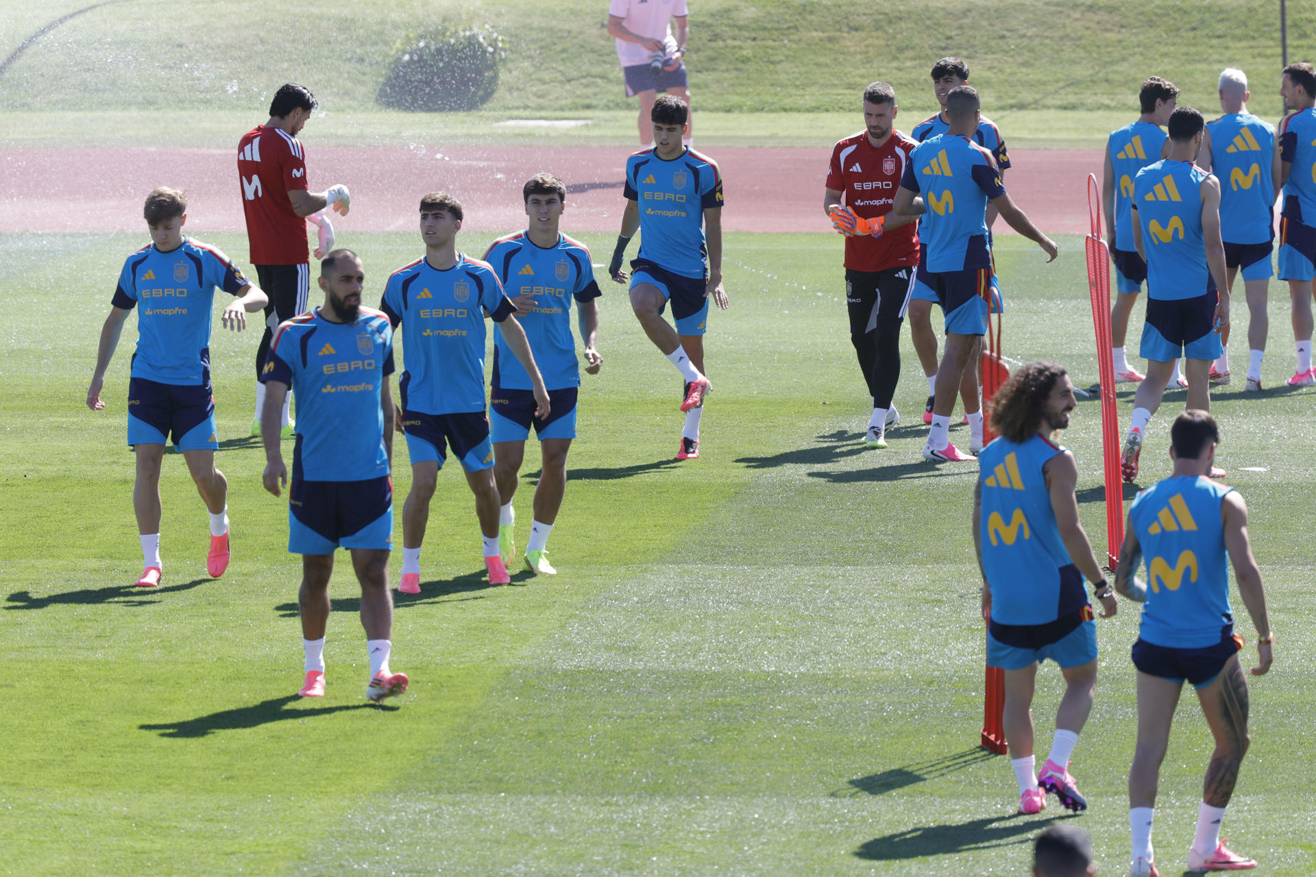 Entrenamiento en Las Rozas (Madrid) de la selección española en la víspera del partido amistoso preparatorio para el Mundial 2026 que el jueves disputa contra la de Irak de A Coruña. EFE/Zipi Aragón
