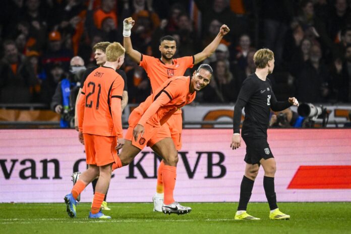 Fotografía de Olaf Kraak, en la que puede verse en una imagen de archivo del pasado 27 de marzo (i-d) a los neerlandeses Kees Smit, Virgil van Dijk y Cody Gakpo, durante un partido con su selección. EFE *Prohibido Noruega*
